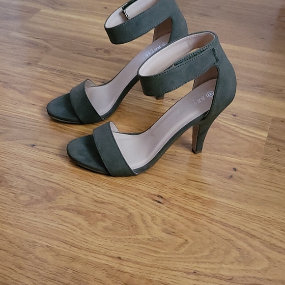 Shoes - Picture 2 of 2